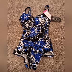 NWT one piece swimsuit🩱